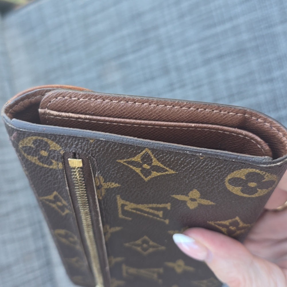 * EUC * Louis Vuitton Eugenie Monogram Wallet - Picture 11 of 14